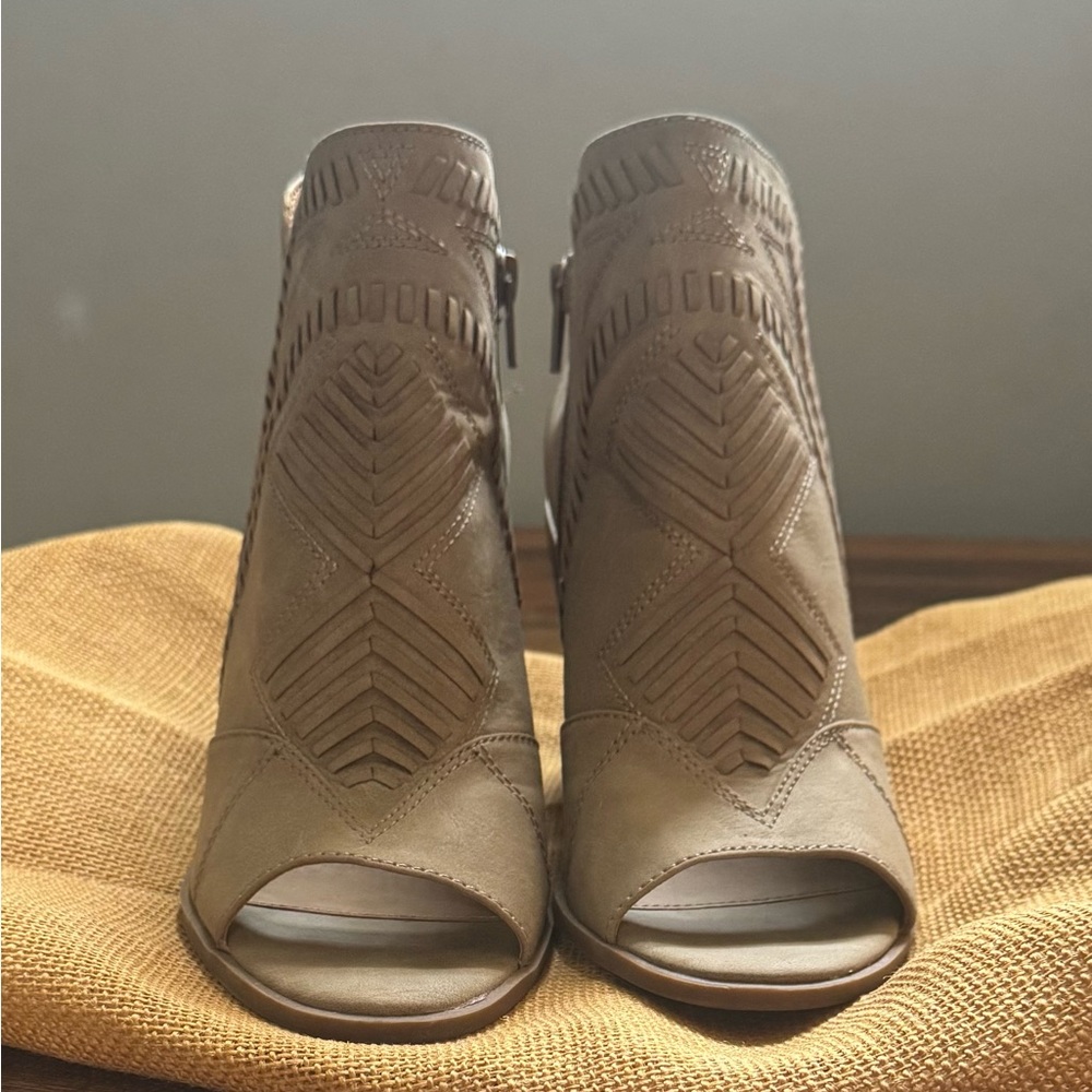 Universal Thread Edwina Open Toe Block Heel Booties